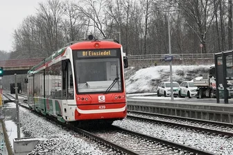 Kritik an Parallelverkehr: Von Aue nach Chemnitz künftig mit Bus und Bahn? - Der Zug auf der Probefahrt zwischen Chemnitzer Technopark und Bahnhof Einsiedel. 