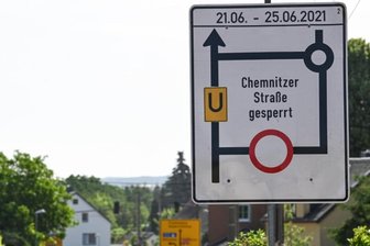 Kritik wegen gesperrter Autobahnzufahrt - Seit Montag ist die Autobahnzufahrt aus Richtung Chemnitz in Oberlichtenau gesperrt. Die Umleitung führt über Niederlichtenau.