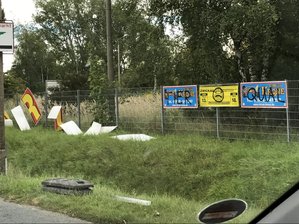 Krone-Plakate beschädigt -