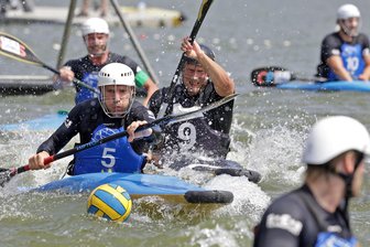 KSV Glauchau: Der Plan für die 2. Bundesliga im Kanupolo geht nur am ersten Spieltag auf - Niklas Reimers (Nummer 5) war einer von drei Leistungsträgern, die dem KSV Glauchau am zweiten Spieltag nicht zur Verfügung standen.