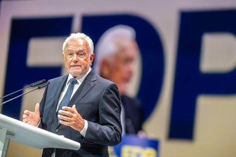 Kubicki gewinnt Kampfabstimmung um FDP-Vorsitz - Wolfgang Kubicki siegt in Kampfabstimmung um den FDP-Vorsitz