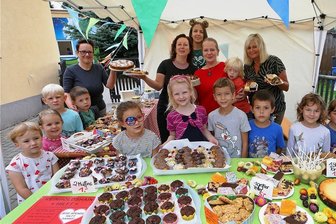 Kuchenbasar: Erlös geht an von der Flut betroffene Kindergärten - 