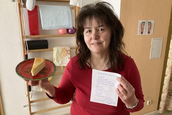 „Kuchenfrau“ aus dem Vogtland tauscht Rezepte an ungewöhnlichem Ort - Ihre Quarktorte ohne Boden gelingt auch Backanfängern, sagt Silke Bauer.