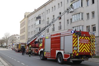 Küchenbrand: Mädchen können sich in Sicherheit bringen -