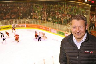 Kündigung per Whatsapp: Eispiraten lassen Trainer-Abgang von Juristen prüfen - Gesellschafter Ronny Bauer kritisiert die Art und Weise, wie Mario Richer seinen Abschied aus Crimmitschau mitgeteilt hat.