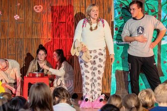 Künftige Erzieher spielen Theater -