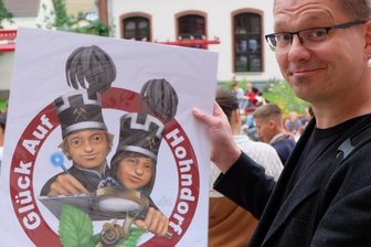 Künstler entwirft lustiges Logo für Hohndorfer Schule - Hat für die Hohndorfer Glück-Auf-Schule ein lustiges Logo entworfen: Karikaturist Veit Schenderlein aus Mülsen.