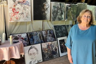 Künstler-Witwe aus Frankenberg: „Ich hatte einen tollen Mann“ - Margitta Steinwendner hat am Pfingstmontag die Kunstscheune geöffnet.