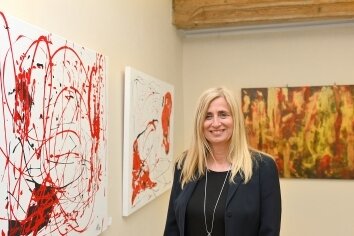 Künstlerin bestreitet erste eigene Ausstellung - Angelika Schäfer aus Zwickau inihrer ersten Personalausstellung im Schloss Netzschkau. 