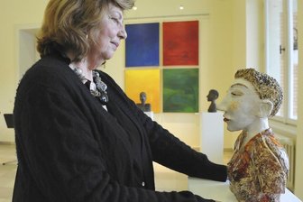 Künstlerin hält den Augenblick in Ton fest - Edith Friebel-Legler zeigt ihre Skulpturen in der Sonderausstellung in der Domhofgalerie.