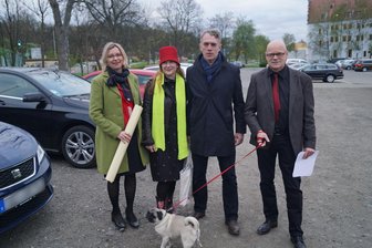 Künstlerpaar bringt Mops mit nach Zwickau -