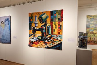 Künstliche Intelligenz und Karpfenschuppen: So weit reicht die Textilkunst in Hohenstein-Ernstthal - Das Bild für „KI im Quilt“ (Mitte) wurde mit Hilfe künstlicher Intelligenz generiert.