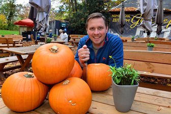 Kürbis, Kartoffel und kaputte Autos: Fünf Tipps zum Wochenende in Mittelsachsen - Norbert Hohmann lädt in der „Apotheke im Park“ im Stadtpark Hainichen am Sonntag zum „Hallo-Herbst“ ein.