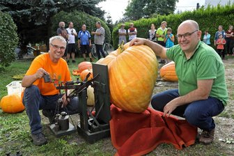 Kürbisfest und Kita-Geburtstag laden in Callenberg ein - Ob der schwerste Kürbis beim Kürbisfest in Reichenbach wieder mehr als 100 Kilo auf die Waage bringt wie dieses Exemplar im Jahr 2021?