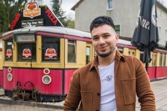 Kulinarische Reise im alten S-Bahnwaggon geht weiter - Ahmad Al Mohamad eröffnet am Mittwoch in dieser Location einen Dönerladen.
