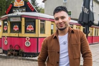 Kulinarische Reise im alten S-Bahnwaggon geht weiter - Ahmad Al Mohamad eröffnet am Mittwoch in dieser Location einen Dönerladen.