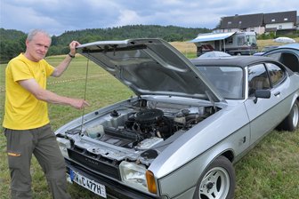 Kultauto Ford Capri: Emotionen und Begeisterung in Langenbach bei Zwickau - Reinhard Seidel aus Rottweil schätzt am Ford Capri vor allem das Fahrgefühl und die fehlende Elektronik.