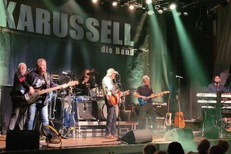 Kultband Karussell stellt in Zwickau Jubiläums-Album vor - Im ausverkauften Gasometer begeisterte Karussell mit legendären Songs und Titeln des neuen Albums „Unter den Sternen“.