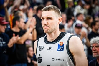 Kultfigur wider Willen: Kapitän Jonas Richter hört überraschend bei den Niners Chemnitz auf - Sein letzter Auftritt im Niners-Trikot: Kapitän Jonas Richter im Mai dieses Jahres nach dem Aus in der ersten Playoff-Runde bei den MLP Academics Heidelberg. Jetzt verkündete der Chemnitzer, dass er seine Karriere beendet.
