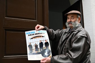 Kultur füllt die Kollekte für die Kirchensanierung in Wegefarth - Michael Pönisch bereitet das Konzert am Reformationstag vor.