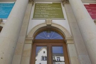 Kulturdebatte: Bremst Landrat das Theater aus? - Die Finanzierung des vor 22 Jahren gebildeten Theaters Plauen-Zwickau (hier das Vogtlandtheater Plauen) ruht auf mehreren Säulen - eine direkte Beteiligung der Landkreise Vogtland und Zwickau steht indes bis heute aus.