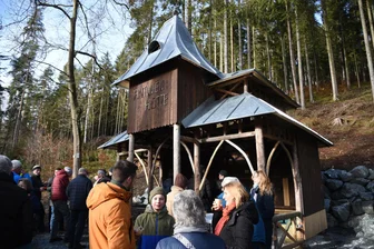 Kulturdenkmal im Vogtland gerettet: Hier haben Bürger gemeinsam Gutes bewirkt - Die 1905 errichtete Antonienhütte wurde am Freitag nach ihrer Sanierung wieder eingeweiht.