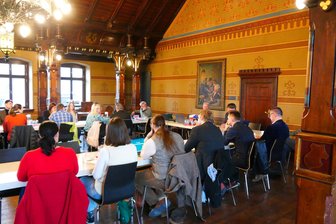 „Kulturelles Erbe des Vogt- und Egerlandes“: Projektpartner treffen sich in Mylau - Die Projektpartner trafen sich jetzt im historischen Ratssaal auf Burg Mylau.