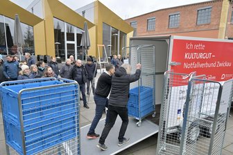 Kulturgut in Gefahr: Wie Zwickaus Museen und Bibliotheken ihre Schätze schützen - Der Notfallanhänger enthält Material und Werkzeug zum Bergen von Kulturgütern.