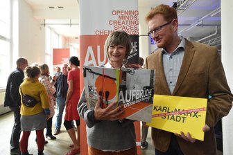 Kulturhauptstadt 2025: Chemnitz stellt Details der Bewerbung vor - Oberbürgermeisterin Barbara Ludwig und Kulturbetriebsleiter Ferenc Csák erläutern im Gewerbepark Wirkbau die Schwerpunkte der Bewerbung um den Titel Kulturhauptstadt Europas 2025.
