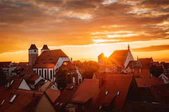 Kulturhauptstadt 2025: Wie auch Freiberg punkten will - Die Silberstadt im goldenen Licht: Freiberg ist Teil der Kulturhauptstadtregion Chemnitz 2025.