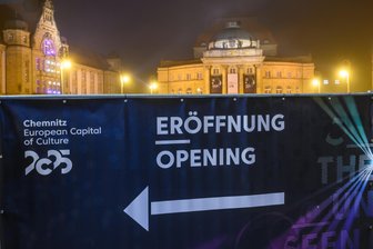 Kulturhauptstadt Chemnitz: An- und Abreise mit Auto, Zug und ÖPNV - Am Wochenende wird die Kulturhauptstadt Chemnitz 2025 eröffnet. Hier gibt es alle Informationen zur Anreise mit Lageplan.