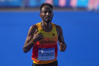 Kulturhauptstadt: Deutscher Meister im Marathon kommt nach Chemnitz - Der aktuelle Deutsche Meister im Marathon, Samuel Fitwi Sibhatu, hier bei den Olympischen Spielen 2024 in Paris, wo er als 15. insgesamt und als zweiter Deutscher ins Ziel lief.