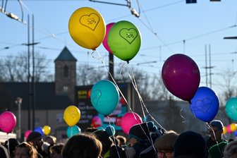 Kulturhauptstadt-Eröffnung nahezu verletzungsfrei - Das erste Kulturhauptstadt-Wochenende verläuft bisher trotz Demonstrationen nahezu verletzungsfrei.