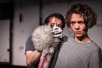 Kulturhauptstadt-Theater für Toleranz, Weltoffenheit und gegen Faschismus - Gundula Hoffmann mit Arne van Dorsten und seiner „The Katz Man“.