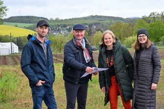 Kulturhauptstadt: Zusammenwachsen auf einer 18-Kilometer-Tour mit Ausblick - Moritz Neubert, Matthias Eberlein, Grit Freitag und Sabine Eidam (von links) gehören zur Koordinierungsgruppe des Höhenweg-Projektes.