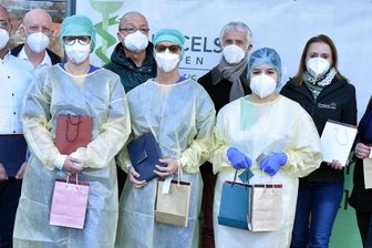 Kulturleute bescheren Corona-Team - Spendenübergabe durch Vertreter der Chursachsen an das Corona-Team der Paracelsusklinik Adorf.