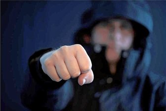 Kulturschaffender in Chemnitz angegriffen - Täter womöglich aus rechten Kreisen - Das 33-jährige Opfer erlitt unter anderem einen Kehlkopfbruch. 