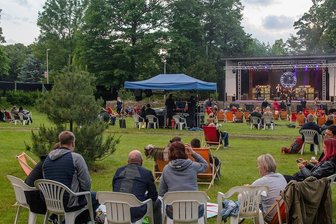 Kultursommer: Glauchau setzt weiterhin auf kleinere Events - Zum Picknick-Konzert kamen im Juni vergangenen Jahres etwa 200 Besucher. Damals gab es noch Corona-Beschränkungen.