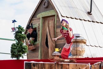 Kultursommer-Verein kommt mit Theaterstück zum Altstadtfest Mittweida - Ein Familienstück für große und kleine Leute ab vier Jahren nach dem beliebten Kinderbuch von Otfried Preußler, inszeniert vom Theater der Tiefe aus Thale, war am Sonntag auf der Seebühne der Talsperre Kriebstein zu erleben.
