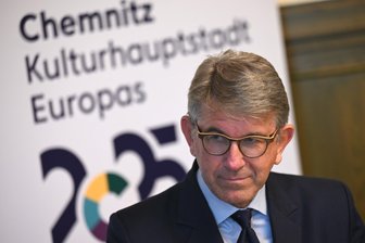 Kulturstaatsminister Weimer bei Debatte in Chemnitz: „Deutschland ist am Versacken“ - „Chemnitz hat nicht nur Wandel, sondern Risse durchmachen müssen.“ Kulturstaatsminister Wolfram Weimer (parteilos) während seines Besuchs in Chemnitz.