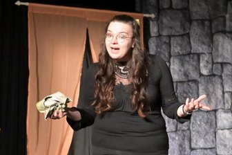 Kulturzentrum im Erzgebirge wird zur Showbühne für drei junge Schauspielerinnen - Katrin Peters aus Köln war federführend bei der Show „Warum soll eine Frau kein Verhältnis haben?“
