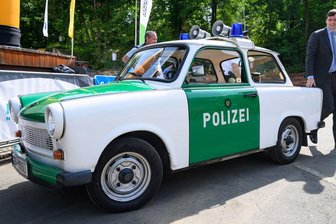 Kultusminister Clemens wegen Verkehrsdelikt vor Gericht - Sachsens Innenminister Conrad Clemens muss sich vor dem Amtsgericht Weißwasser wegen eines Verkehrsdelikts verantworten. (Archivbild)