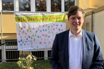 Kultusminister in Neukirchen bei Freiberg: Fällt den Lehrern ihr Engagement auf die Füße? - Sachsens Kultusminister Conrad Clemens war am Montag in der Grundschule zur Grabentour im Reinsberger Ortsteil Neukirchen zu Gast.