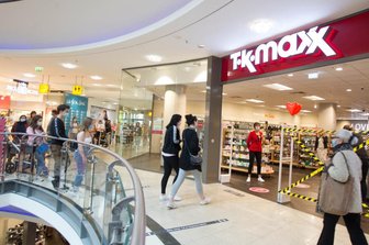 Kunden stürmen TK Maxx-Eröffnung in Plauen - Kunden stürmen die neu eröffnete Filiale von TK Maxx in der Plauener Stadt-Galerie.