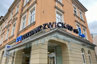 Kunden um 800.000 Euro geprellt: Haftstrafe für Zwickauer Bankberater - Schauplatz eines Kriminalfalls: Ein Mitarbeiter der Zwickauer Volksbank hat Kundengelder abgezweigt und in die eigene Tasche gesteckt.