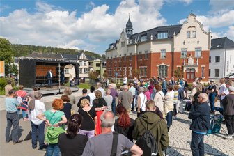 Kundgebung für Toleranz und Respekt in Olbernhau: Jetzt sprechen Unternehmer, Schüler und Pfarrer - Rund 100 Menschen sind dem Aufruf zu einer Kundgebung der „Bürgerinitiative für Respekt und Toleranz“ auf dem Postplatz in Olbernhau am Sonntagnachmittag gefolgt.