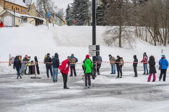 Kundgebung gegen Corona-Schutzmaßnahmen auf Parkplatz in Oberwiesenthal -