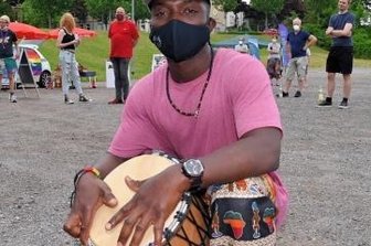 Kundgebung gegen Rassismus - Emmanuel Nganje aus Kamerun war bei der Veranstaltung in Schneeberg dabei.
