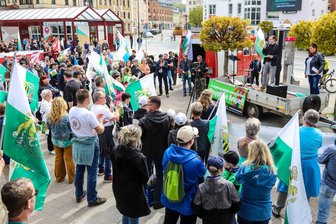 Kundgebung zum 1. Mai in Aue: Rechtsextreme machen Gewerkschaftern den Altmarkt streitig - Am 1. Mai 2023 hatte die rechtsextreme Kleinstpartei „Freie Sachsen“ auf dem Postplatz in Aue demonstriert. Dieses Jahr ist an diesem Tag eine Kundgebung auf dem Altmarkt geplant.