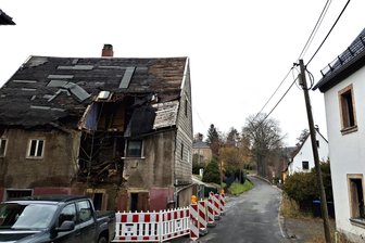 Kunnersdorf: Landkreis fordert Abriss einer Problem-Ruine - Angst vor Einsturz: Im Augustusburger Ortsteil Kunnersdorf steht dieses kaputte Wohnhaus.